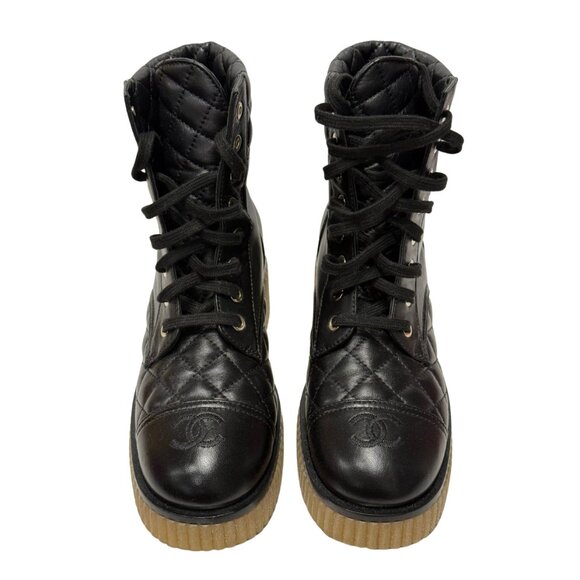 $3000 Chanel black 20B quilted lace-up boots size 35.5/5.5 - Picture 3 of 6